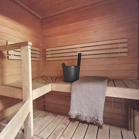 Loma-asunnot Ruka, Riversidevilla With Sauna, Fireplace, Terrace, Wifi, Aurora, Swimming