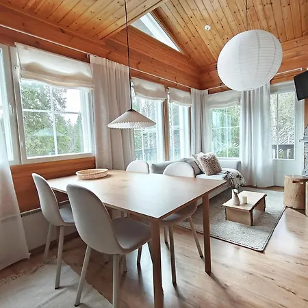 Ruka, Riversidevilla With Sauna, Fireplace, Terrace, Wifi, Aurora, Swimming Loma-asunnot *